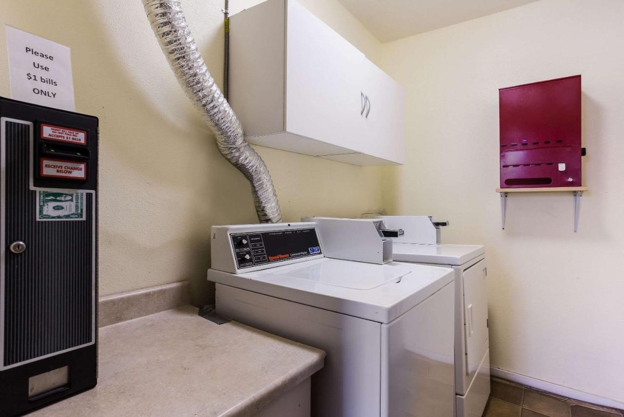 בויזי Quality Inn Airport מראה חיצוני תמונה