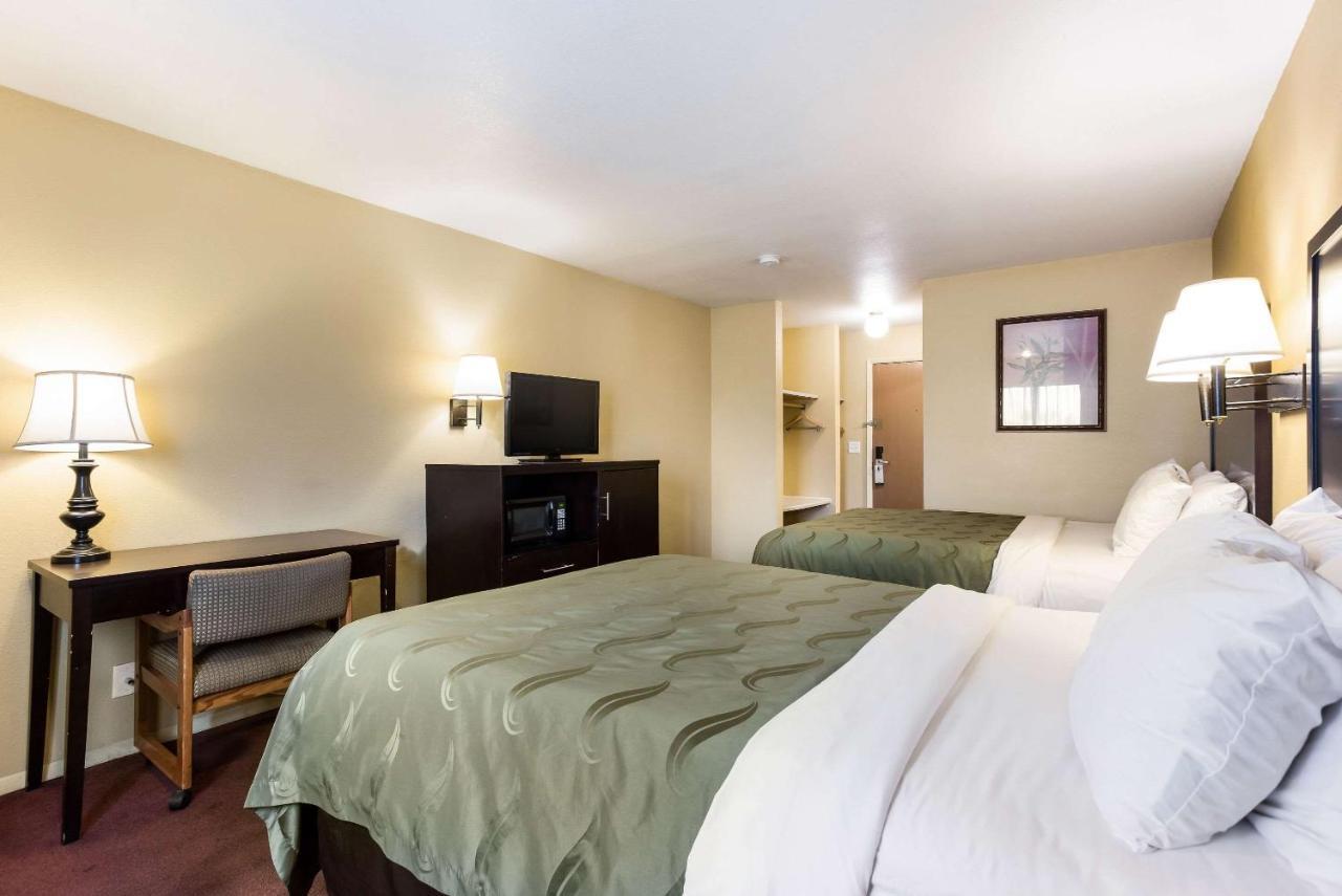 בויזי Quality Inn Airport מראה חיצוני תמונה