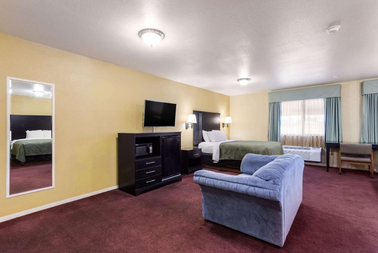 בויזי Quality Inn Airport מראה חיצוני תמונה