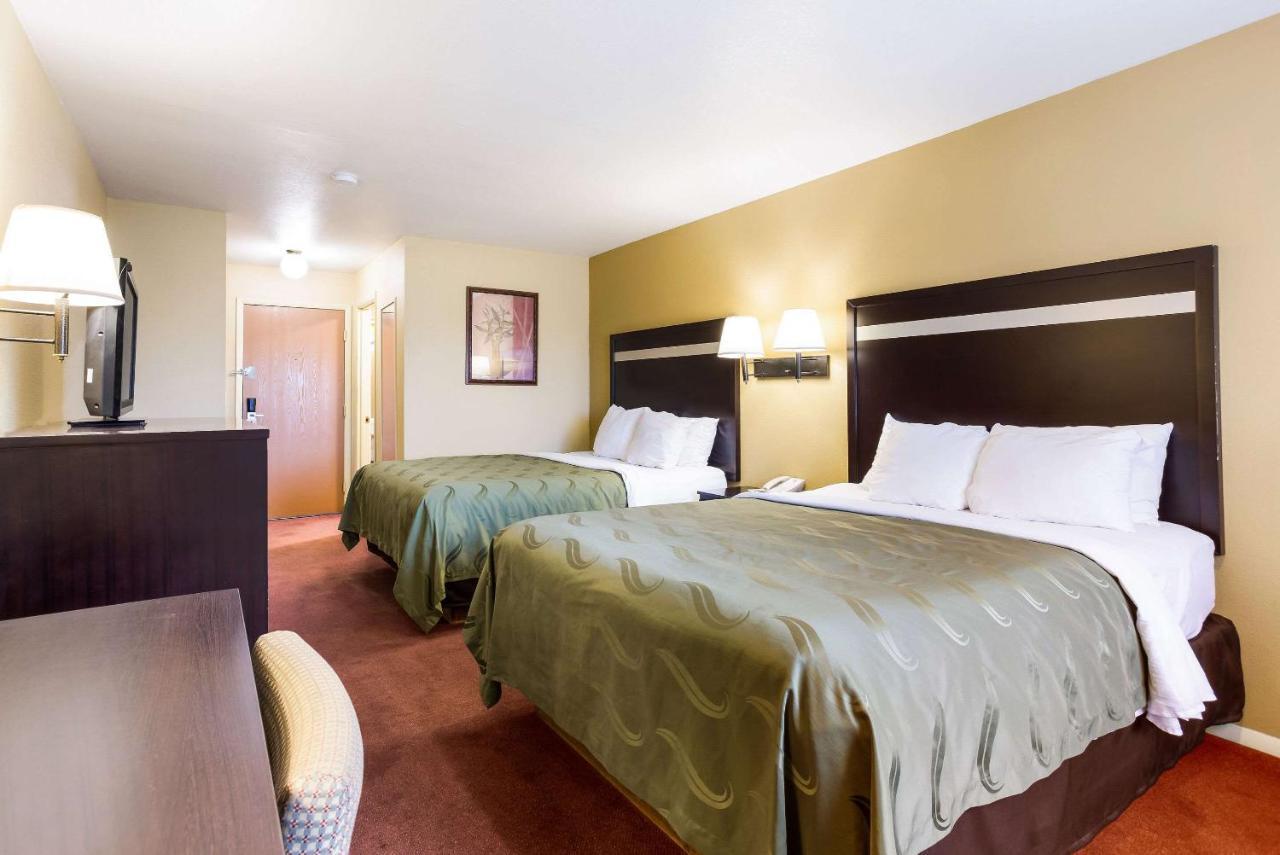 בויזי Quality Inn Airport מראה חיצוני תמונה