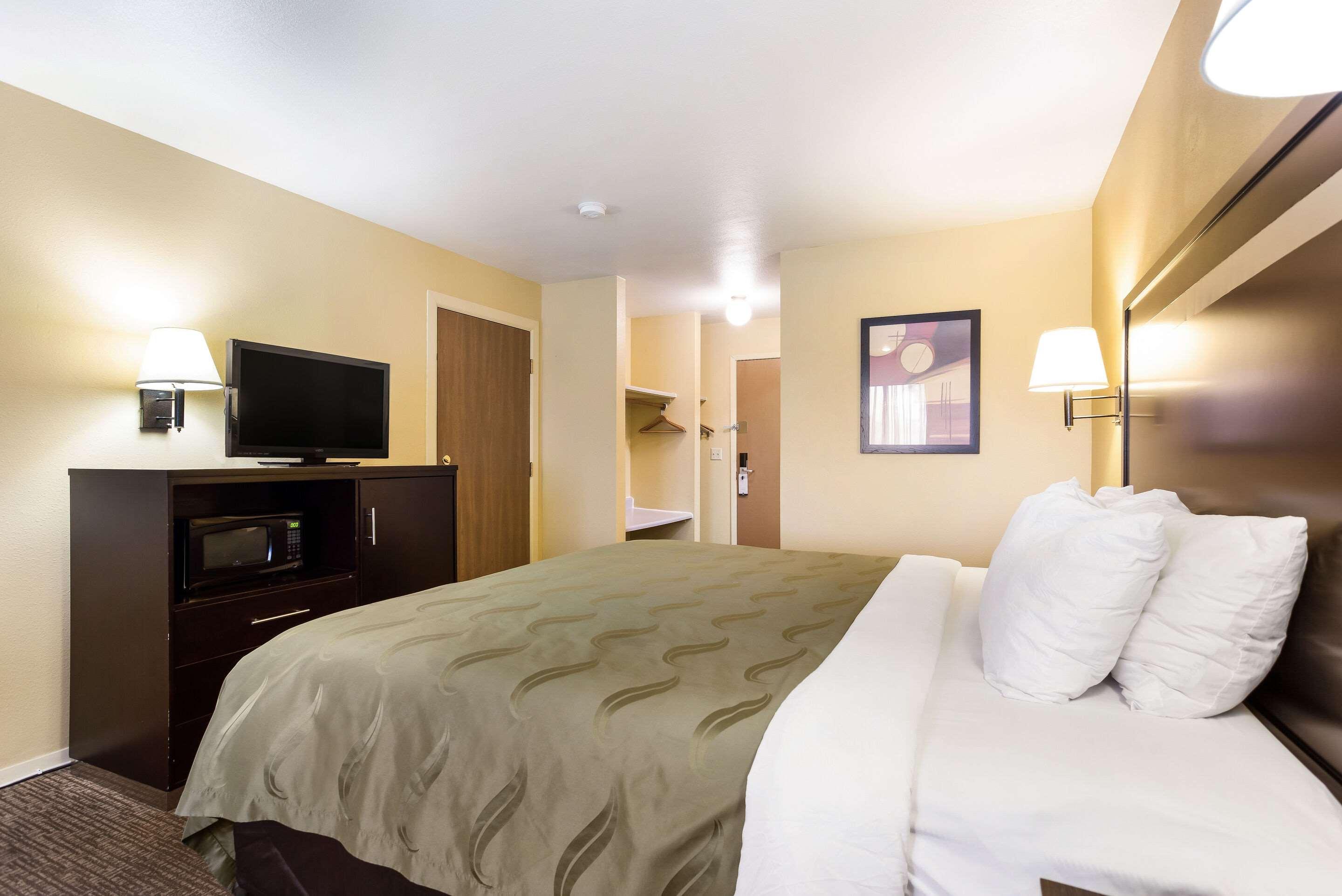 בויזי Quality Inn Airport מראה חיצוני תמונה