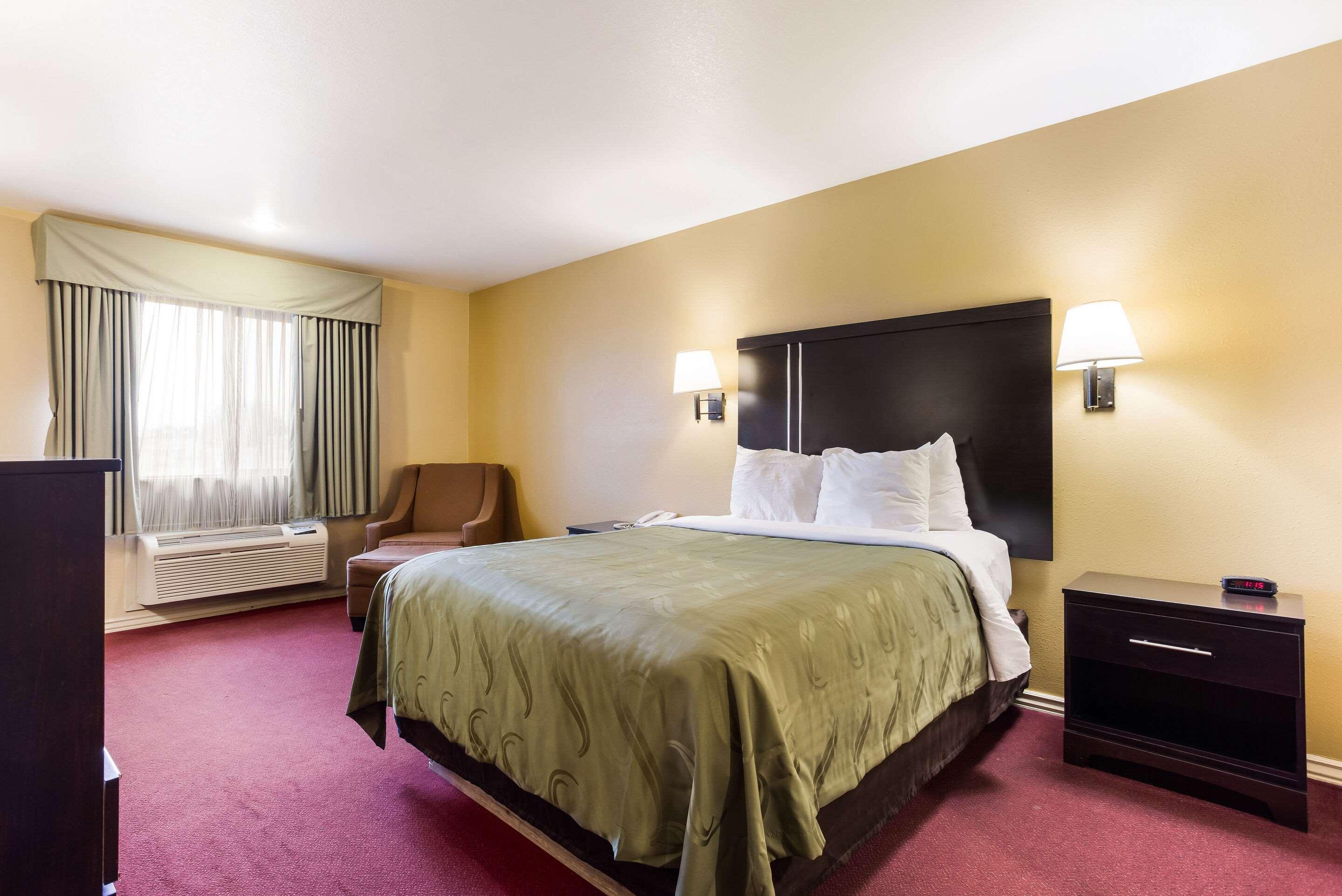 בויזי Quality Inn Airport מראה חיצוני תמונה