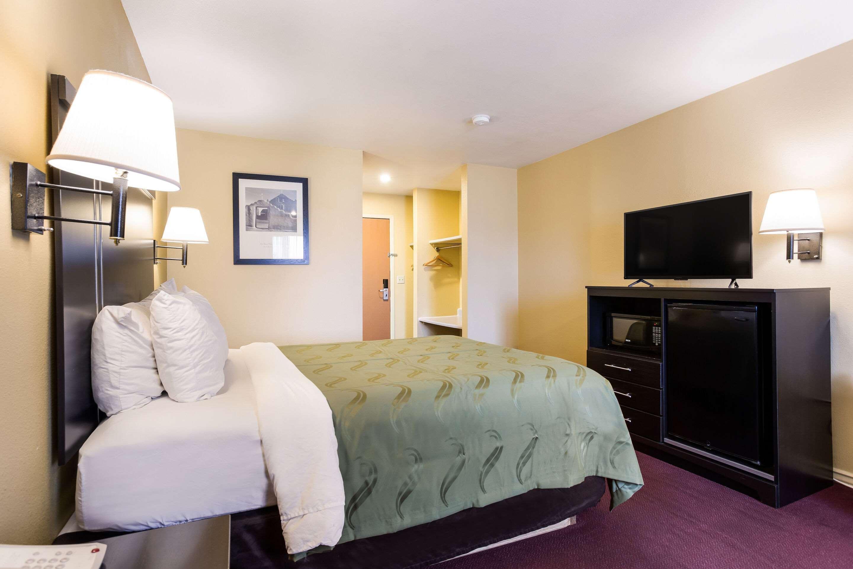בויזי Quality Inn Airport מראה חיצוני תמונה