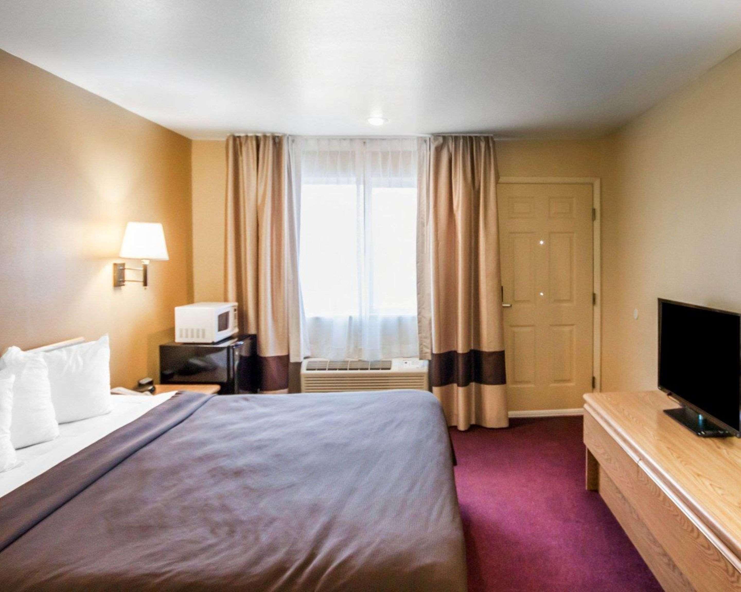 בויזי Quality Inn Airport מראה חיצוני תמונה