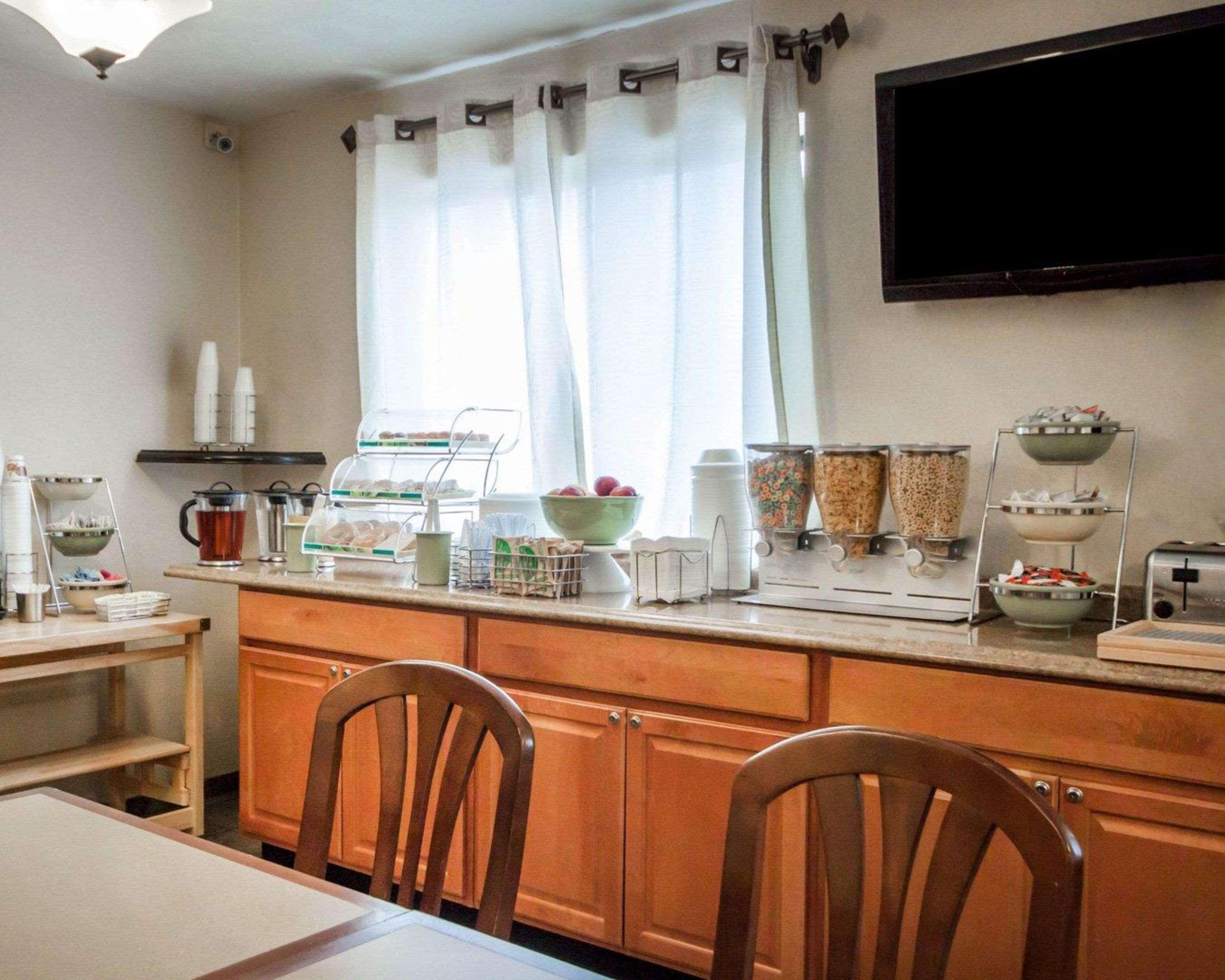 בויזי Quality Inn Airport מראה חיצוני תמונה