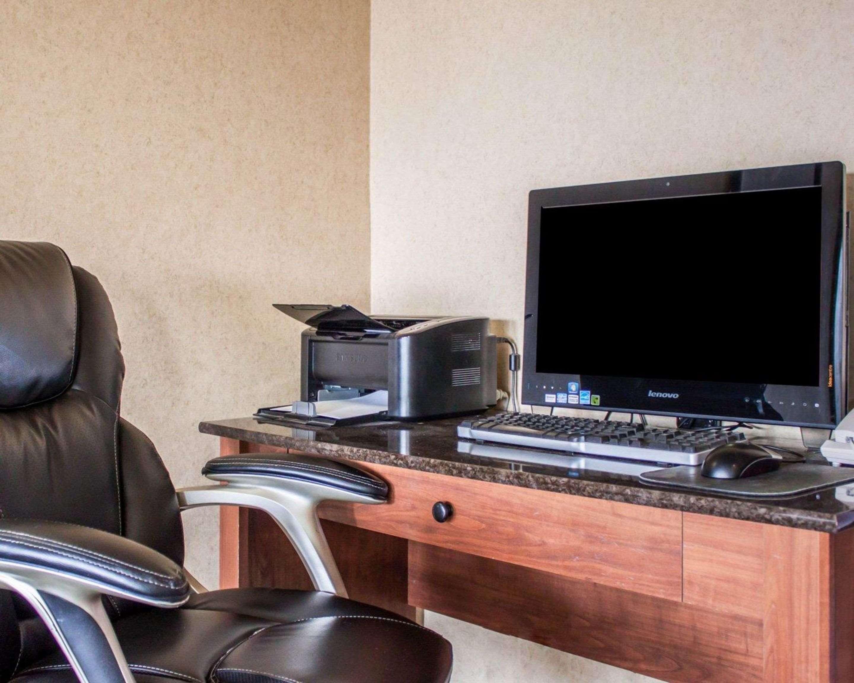 בויזי Quality Inn Airport מראה חיצוני תמונה