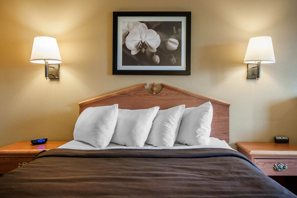 בויזי Quality Inn Airport מראה חיצוני תמונה