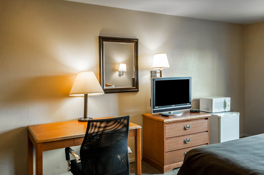 בויזי Quality Inn Airport מראה חיצוני תמונה