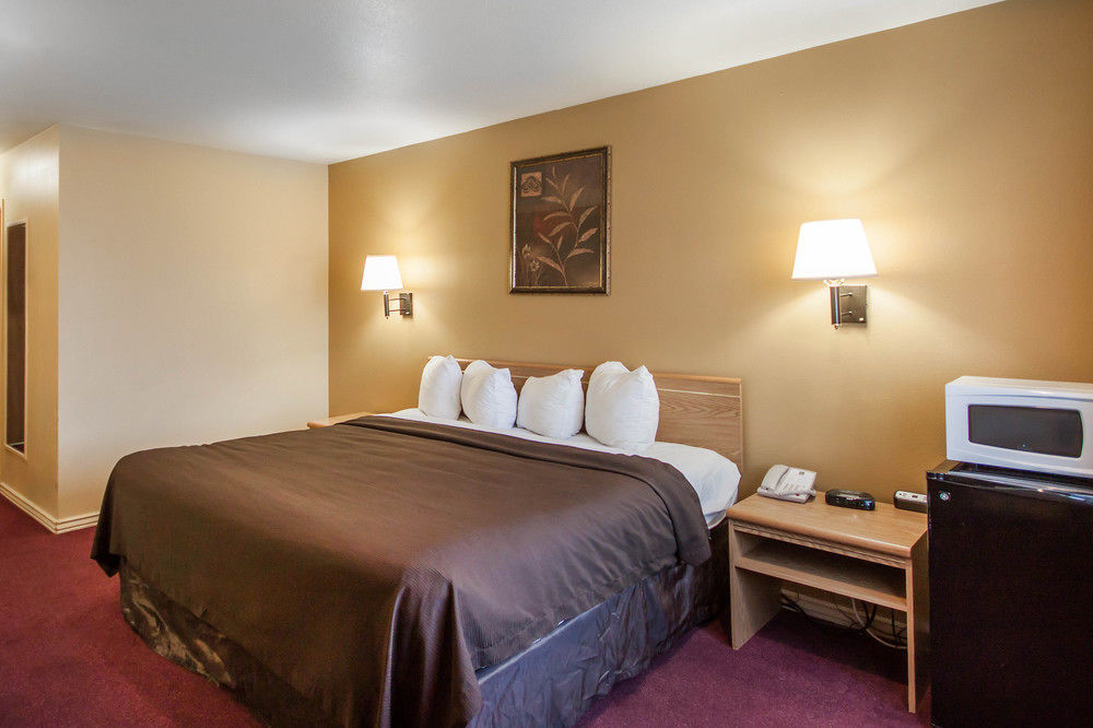 בויזי Quality Inn Airport מראה חיצוני תמונה